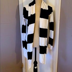 La vie en rose, love moi, Xs black and white vest